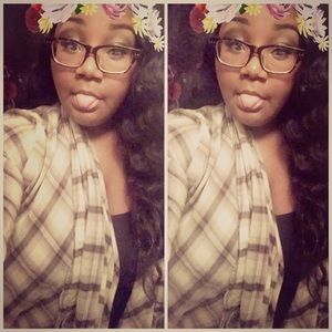 Meet your Posher, Simone